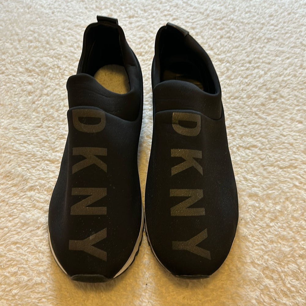 Like new DKNY shoes size 9